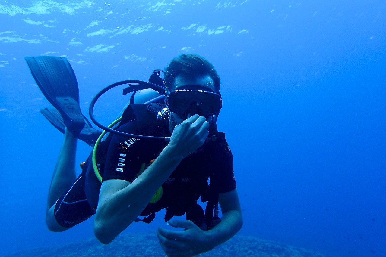 Jak bezpiecznie uwiecznić naszą wyprawę podwodną ? Jaki aparat do nurkowania będzie najlepszy? Ile balastu do nurkowania?